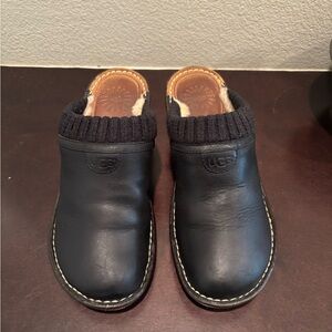 UGG Gael Black Leather wedge Slip-Ons size 8